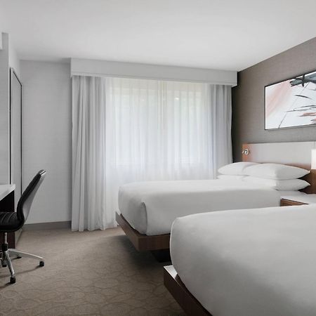 Delta Hotels by Marriott Burlington Buitenkant foto