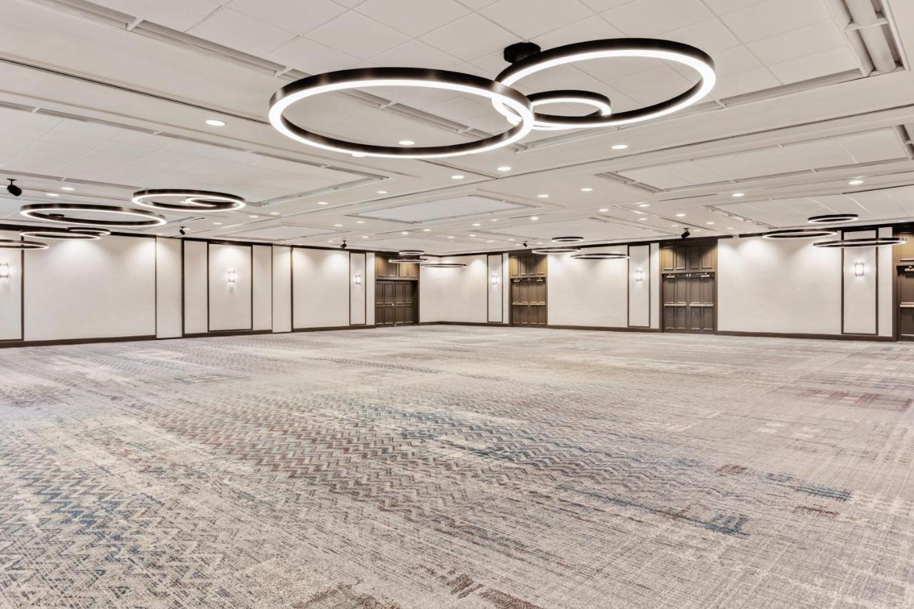Delta Hotels by Marriott Burlington Buitenkant foto