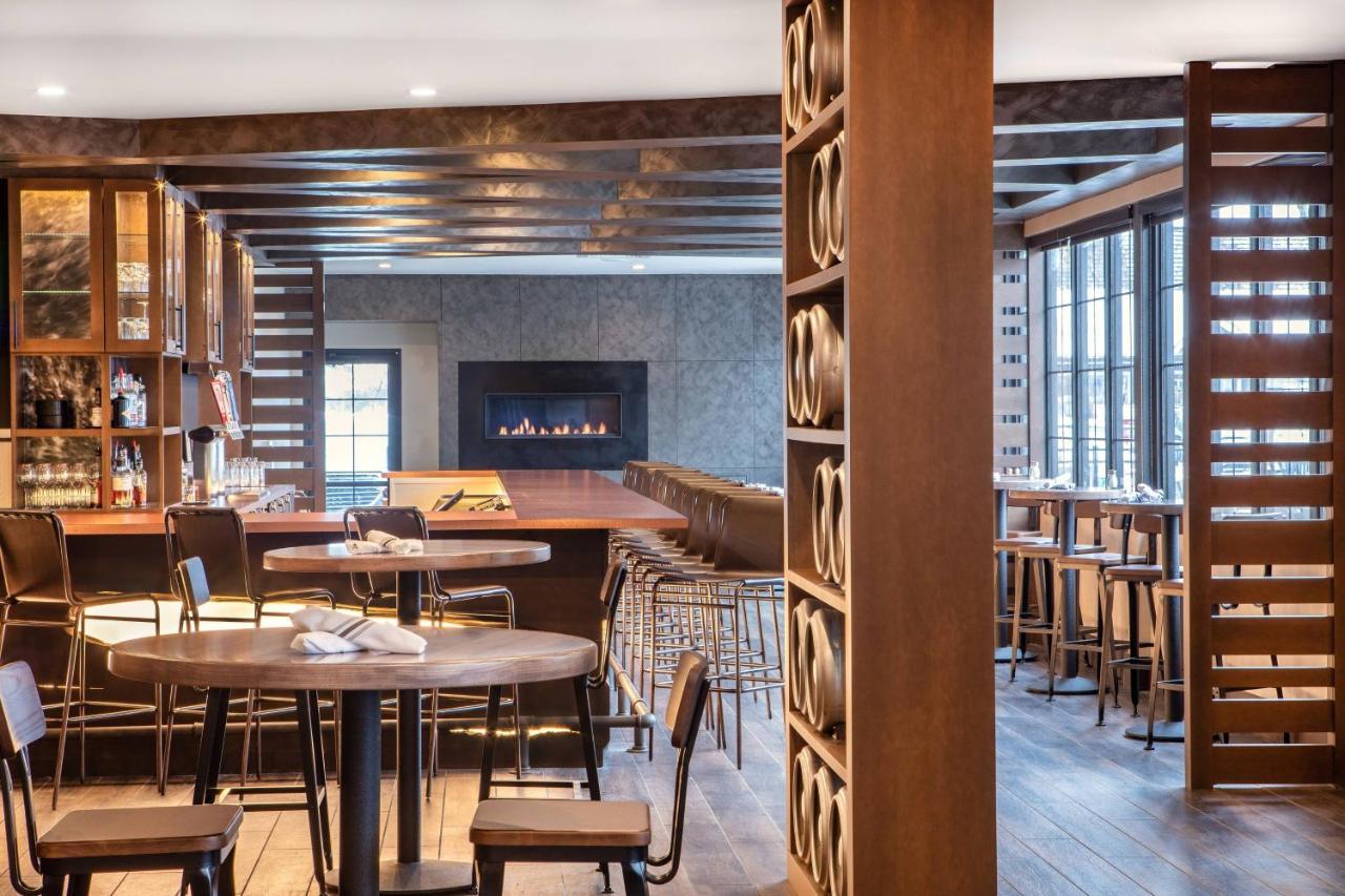 Delta Hotels by Marriott Burlington Buitenkant foto