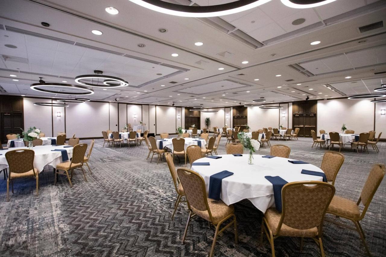 Delta Hotels by Marriott Burlington Buitenkant foto