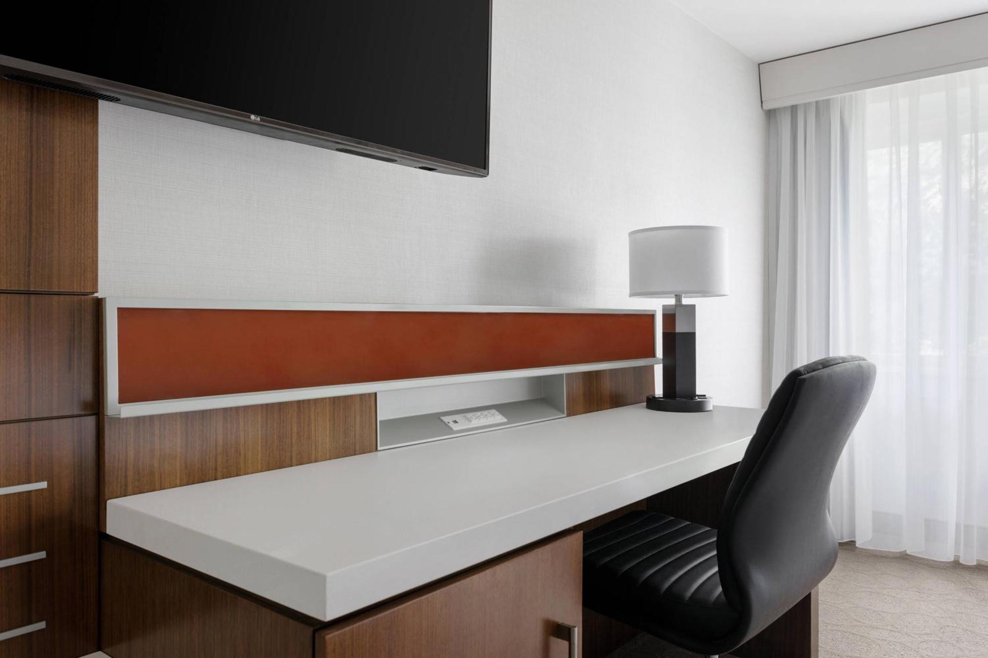 Delta Hotels by Marriott Burlington Buitenkant foto